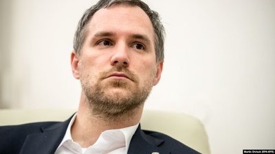 Агент ФСБ під прикриттям: нові подробиці про дипломата РФ, який завіз отруту в Чехію