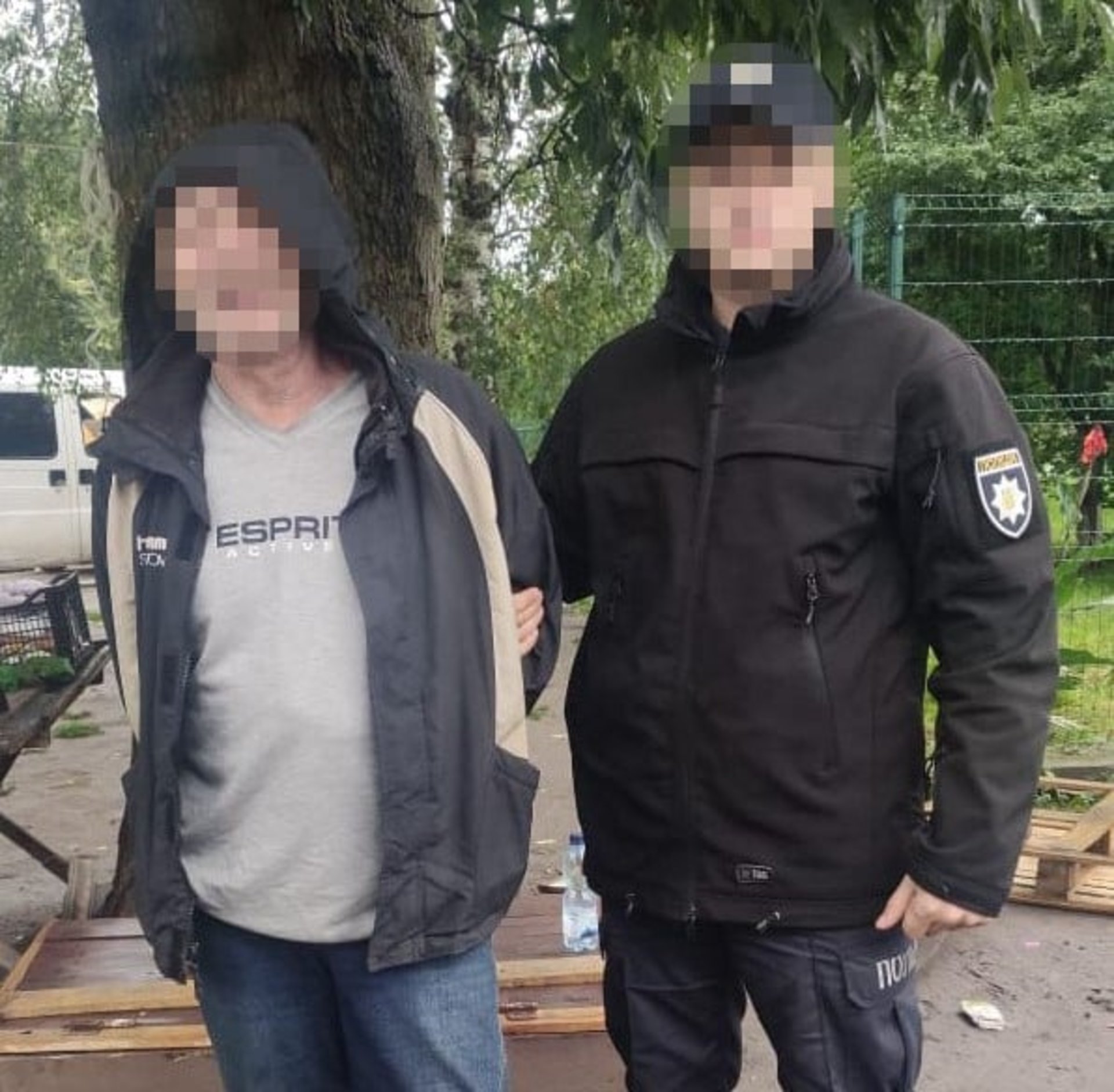 У Бродах 61-річний чоловік погрожував зброєю перехожим