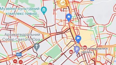 У Львові зупинився рух транспорту