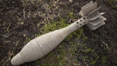 На Львівщині біля залізничної колії виявили мінометну міну
