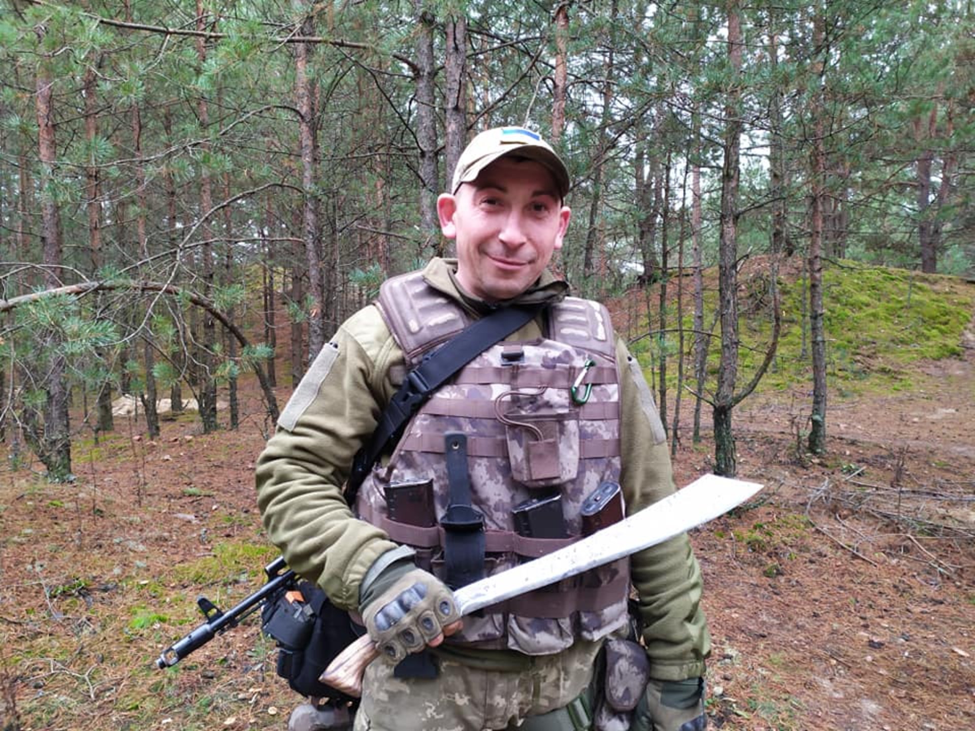 Прийшов у військкомат з мачете: боєць волинської ТрО готовий покришити ворогів на "кубики"