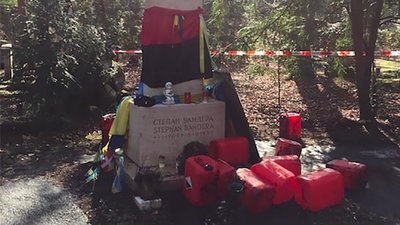 У Мюнхені могилу Бандери облили невідомою речовиною (ФОТО)