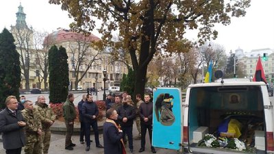 Львів прощається із загиблим Героєм Олегом Свинариком