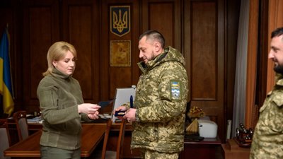 Боєць "десятки", який звільняв Київщину від окупантів, отримав медаль "За заслуги перед Прикарпаття"