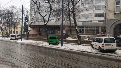 У Львові просять зупинити паркування на вулиці Степана Бандери (ФОТО)