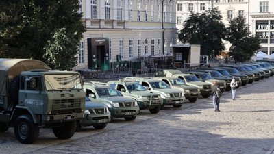 Ірина Федишин передала ще 20 автомобілів для військових