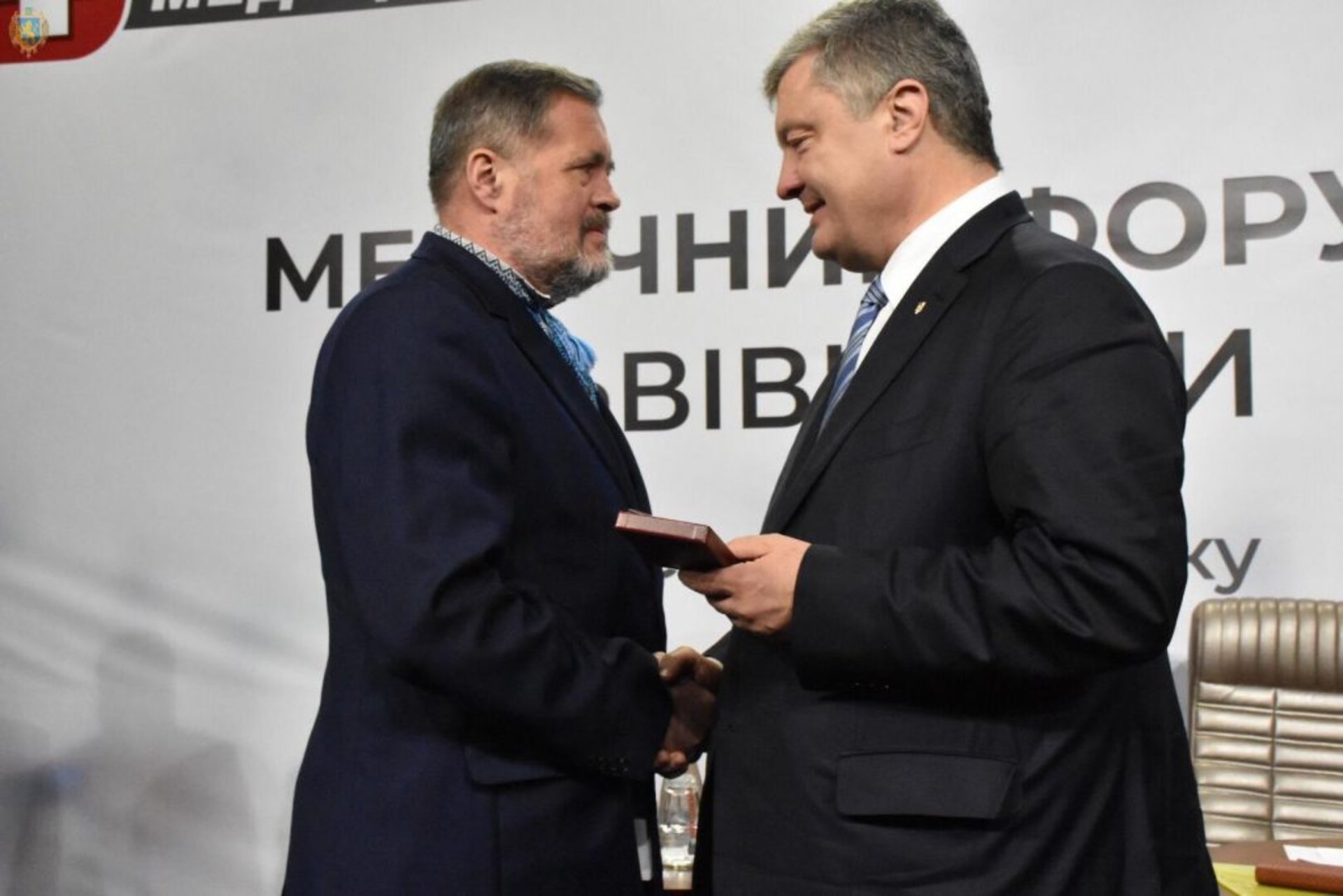 Порошенко вручив медикам Львівщини Державні нагороди