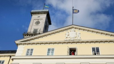 Тільки у Львові: міська влада відхрещується від підняття зарплат вчителям