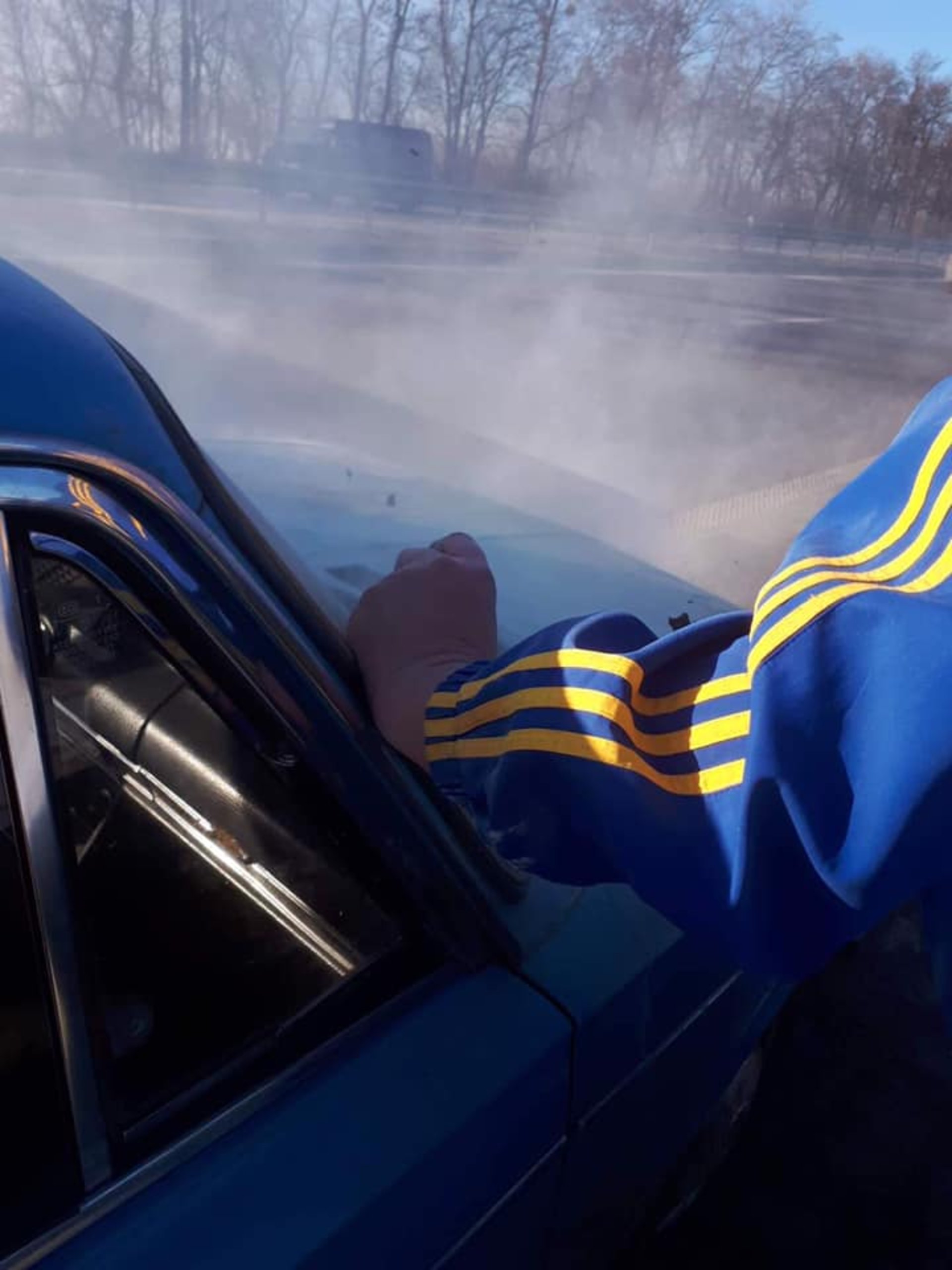 На Львівщині горів автомобіль. Фото Варта-1