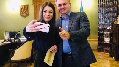Як львівський губернатор «селфився» з прес-секретарем обласного голови (ФОТО)