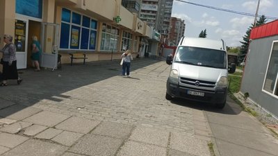 У Львові водій заблокував рух на велодоріжці