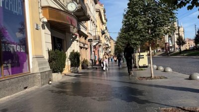 У центрі Львова під час війни перекладають плитку