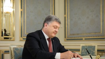 Порошенко посмертно присвоїв звання Герой України полковнику Нацгвардії зі Львова Андрію Соколенку