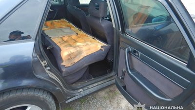 На Львівщині чоловік намагався переправити сина через кордон