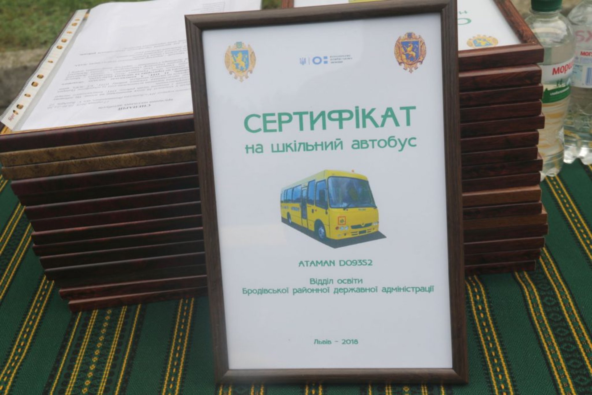 Школи Львівщини отримали 36 нових автобусів