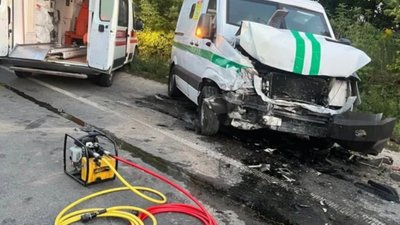 На Львівщині розбився інкасаторський автомобіль Mercedes-Benz Sprinter