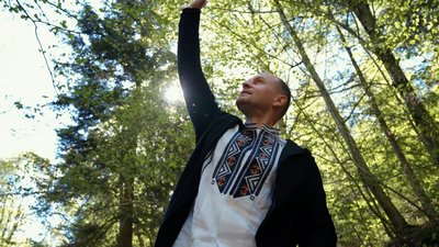 Табаков із донькою звернулися до етніки у новій пісні (ФОТО, ВІДЕО)
