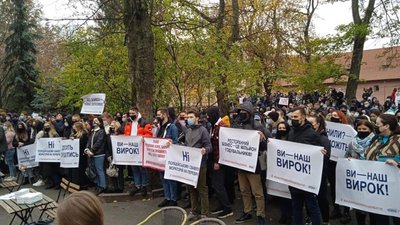 У Львові пікетували проти карантину вихідного дня (ФОТО, ВІДЕО)