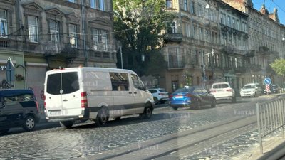 У центрі Львова на магістральній вулиці не працює світлофор