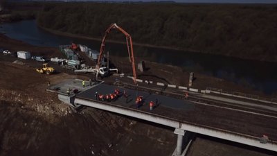 Як на Львівщині проходить масштабна реконструкція моста через річку Дністер (ВІДЕО)