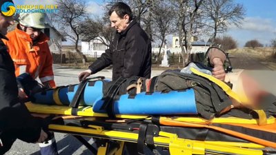 На Львівщині на людину впало дерево (ВІДЕО)