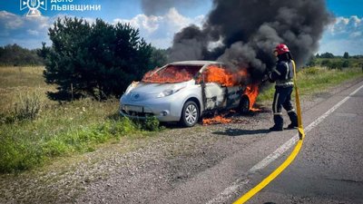 На Львівщині горів "Nissan Leaf"