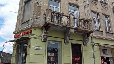 У Львові відвалилась частина балкону (ФОТО)