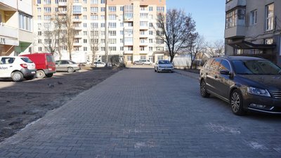 На Львівщині під час війни кладуть бруківку