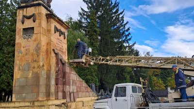 З Пагорба Слави демонтували радянський напис