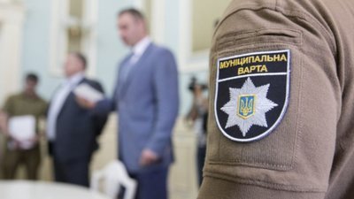 У Садового не хочуть позбутися ЛКП «Муніципальна варта», працівники якого підробляли приватною охороною об’єктів