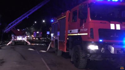 На Різдво у Дрогобичі горів багатоквартирний будинок (ВІДЕО)