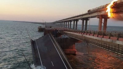 Окупанти визнали, що Кримський міст непридатний для проїзду вантажівок та автобусів