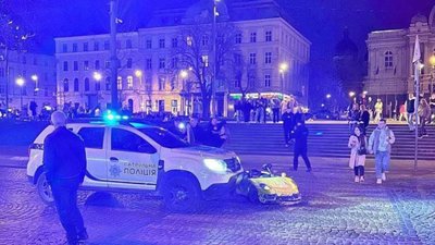 У центрі Львова сталась дивна аварія