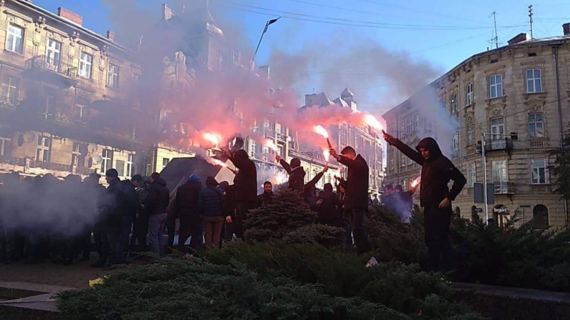 У Львові запалили фаєри