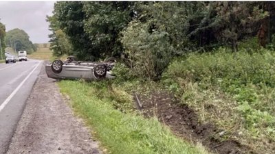 На Львівщині перекинувся автомобіль (ФОТО)