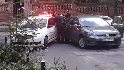 У Львові жінка налякалась поліцейських та вчинила ДТП (ФОТО)
