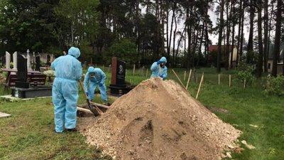 У Бродах поховали 40-річну жінку із коронавірусом