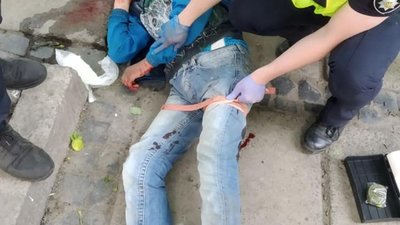 У центрі Львова розмахували ножами, є постраждалі (ФОТО)