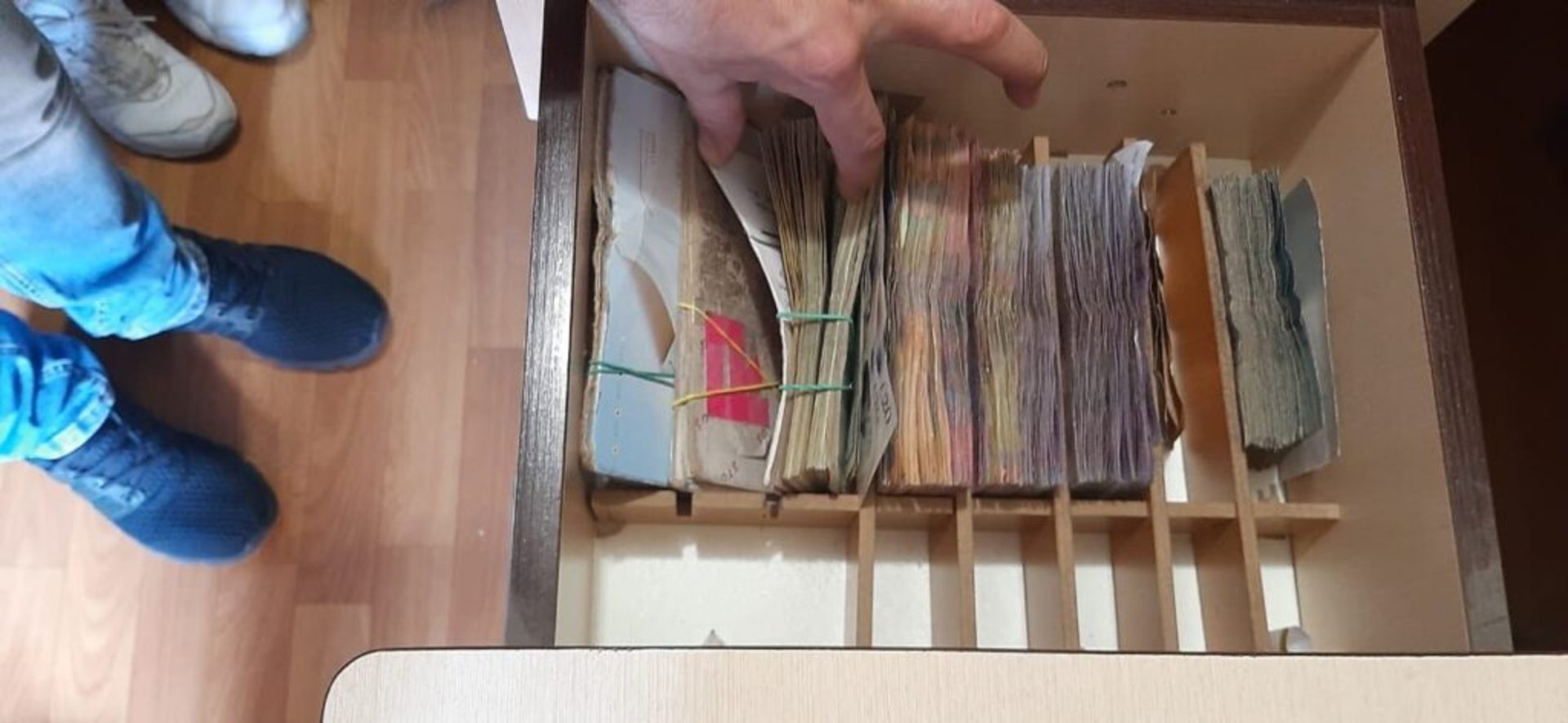 На Харківщині викрито злочинне угруповання, яке займалося конвертацією віртуальних коштів