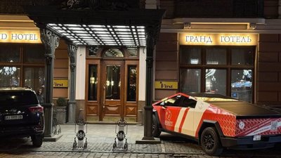 У центрі Львова помітили елітний автомобіль