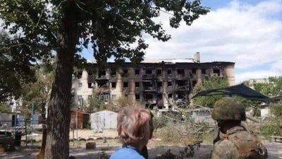 Окупанти обстріляли Луганщину: пошкоджено 38 будинків і Льодовий палац