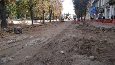 Із вулиці Степана Бандери вже зникла бруківка (ФОТО)
