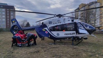 Гелікоптер доставив до Львова пацієнта з інсультом, який потребував екстреної медичної допомоги (ФОТО)