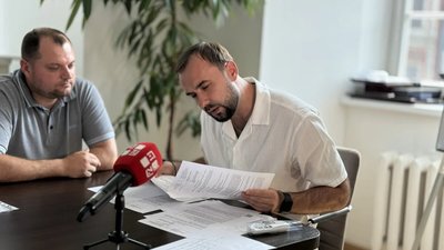 У центрі Львова триває скандал через Макдональдс