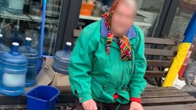 Львівські патрульні допомогли важкохворій жінці дістатися додому