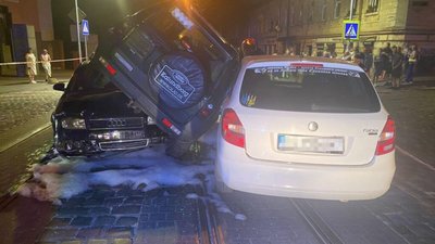 Внаслідок потрійної ДТП у Львові травмована жінка (ФОТО, ВІДЕО)