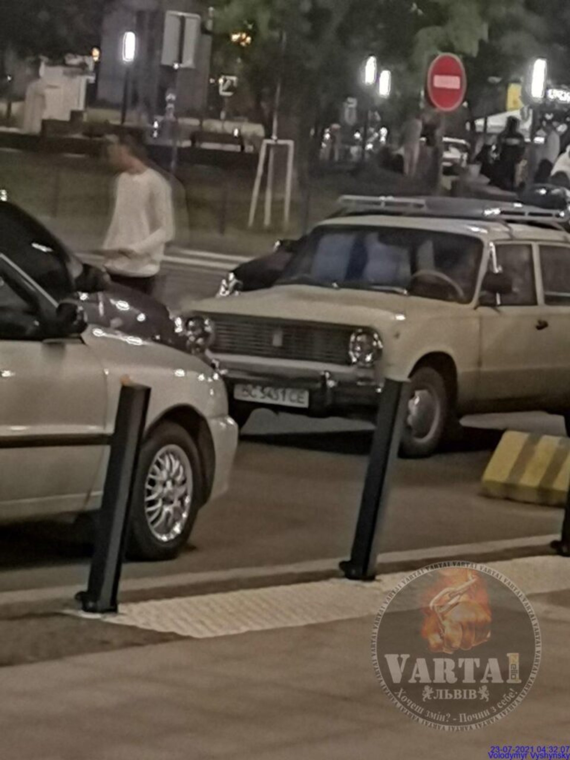 У Львові на вокзалі автомобіль порушив правила дорожнього руху, фото Варта-1