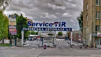 У Львові озброєний рецидивіст скоїв напад на автобазу