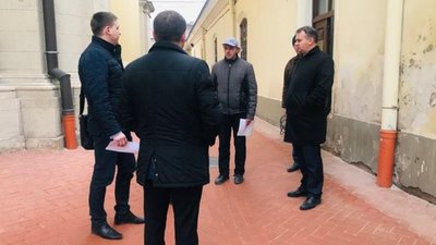 У межах реконструкції Собору святого Юра облаштовують клумби (ФОТО)