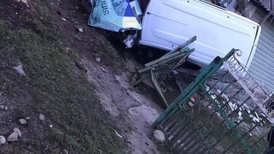 На Івано-Франківщині автомобіль поліції в’їхав у житловий будинок (ФОТО)